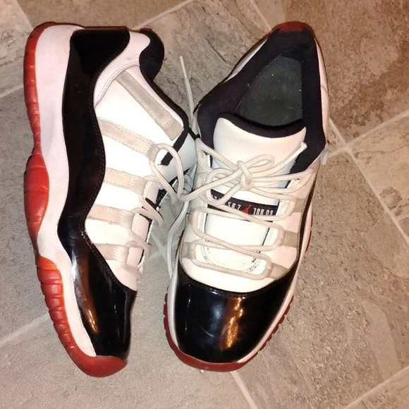 Jordan 11 Retro Low Sz 7Y Concord Bred (GS) $130 OBO - Picture 4 of 4